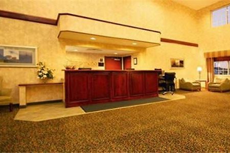 Crossings By Grandstay Inn & Suites Becker Интерьер фото