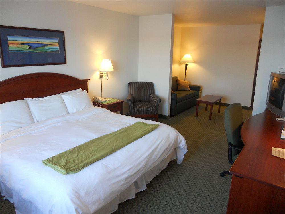 Crossings By Grandstay Inn & Suites Becker Экстерьер фото