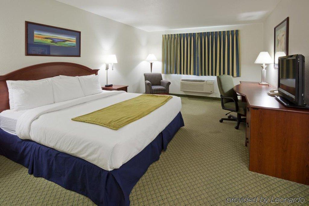 Crossings By Grandstay Inn & Suites Becker Экстерьер фото