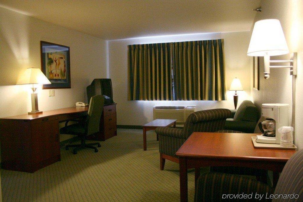 Crossings By Grandstay Inn & Suites Becker Номер фото