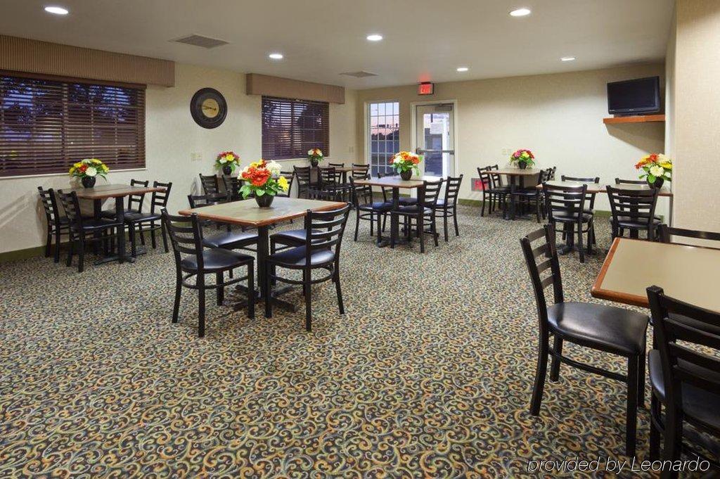 Crossings By Grandstay Inn & Suites Becker Экстерьер фото
